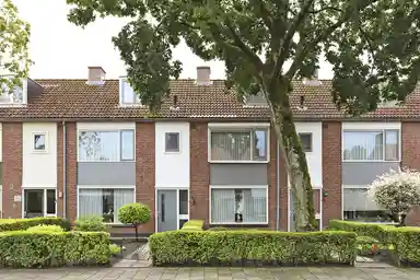 66m2 maison à louer pour 713.02€/mois à Graaf Albrechtstraat 6, Geertruidenberg