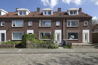 74m2 maison à louer pour 713.02€/mois à Graaf Willem I straat 38, Geertruidenberg
