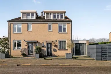 108m2 house to rent for 2595€/month in Straat Davis, Krimpen aan de Lek