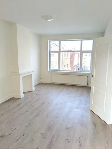 72m2 Appartement à louer pour 1250€/mois à Van Musschenbroekstraat, The Hague