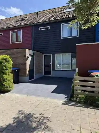 113μ² μονοκατοικία προς ενοικίαση για 2850€/μήνα σε Dollardstraat, Lelystad