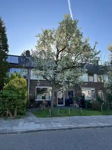 100m2 apartment to rent for 1162€/month in Fuutstraat, Landsmeer