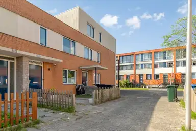 110m2 house to rent for 1995€/month in Digna Johannaweg 396, Hoogvliet