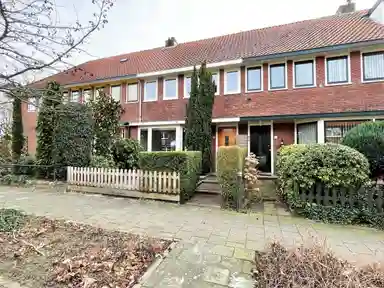 115m2 maison à louer pour 2850€/mois à Heidestraat, Hilversum