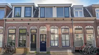 70m2 maison à louer pour 2295€/mois à Floresstraat 23, Leiden