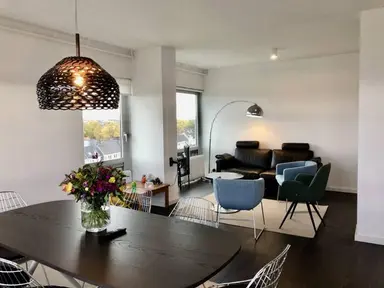 98m2 Appartement à louer pour 2330€/mois à Oranjeplein, Maastricht