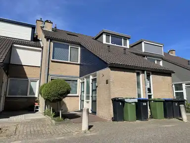 131m2 house to rent for 2250€/month in Kievithof, Roelofarendsveen