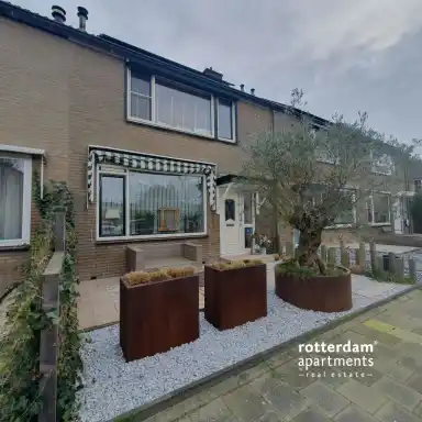 132m2 Casa in affitto per 2400€/mese a Anthonie Heinsiusstraat, Zwijndrecht