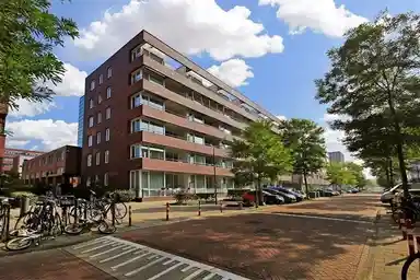 98m2 Appartamento in affitto per 3000€/mese a Johan Hofmanstraat 249, Amsterdam