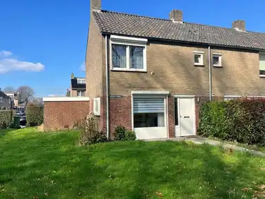 100m2 Haus zur Miete für 1450€/Monat in Kremersdreef, Maastricht