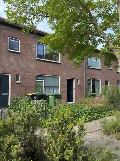 m2 huis te huur voor 713€/maand in Poortvlietstraat 17, Numansdorp
