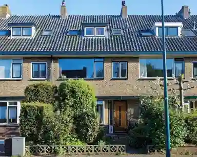 130m2 house to rent for 2475€/month in Toorenveltstraat 14, Oegstgeest