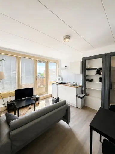 25m2 studio te huur voor 1100€/maand in Pleinweg 146A, Rotterdam