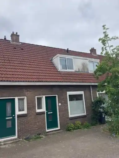 61m2 huis te huur voor 713.02€/maand in Floresstraat 10, Wormerveer