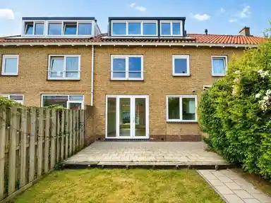 87m2 house to rent for 2850€/month in Paulus Emtinckweg, Diemen