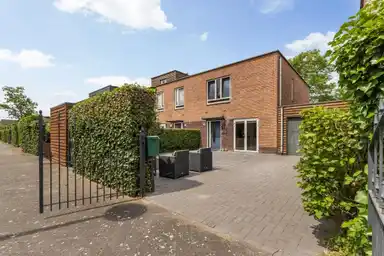 142m2 maison à louer pour 2900€/mois à Victor Herbertstraat 9, Utrecht