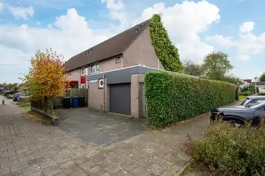 130m2 huis te huur voor 2450€/maand in Borstelgrasstraat, Almere