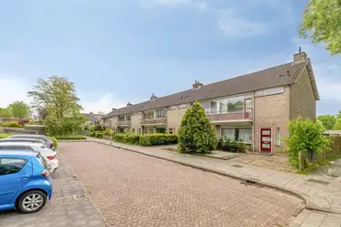 132m2 house to rent for 1365€/month in Meteoorstraat, Dordrecht