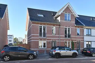 124m2 maison à louer pour 2750€/mois à Fort Aalsmeerstraat 10, Weesp