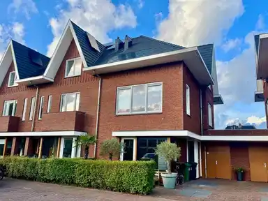 204m2 house to rent for 5150€/month in Mastkade 41, Heemstede
