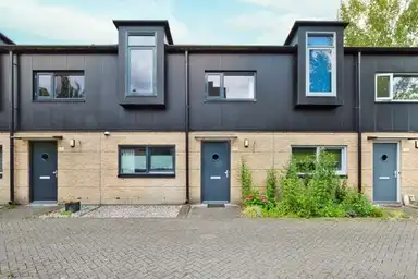 121m2 maison à louer pour 2950€/mois à Walter Kollolaan, Utrecht