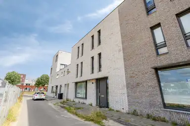 161m2 maison à louer pour 2095€/mois à Leendert Overduinstraat 18, Enschede