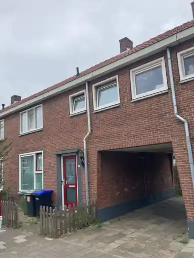 87m2 maison à louer pour 932.93€/mois à Karel Doormanstraat 7, Wormerveer