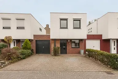 132m2 Haus zur Miete für 2100€/Monat in Vierduitruwe, Maastricht