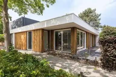 135m2 maison à louer pour 1900€/mois à Dokter Van Haeringenplantsoen 10, Nieuw-Vennep
