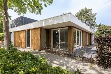 135m2 maison à louer pour 1900€/mois à Dokter Van Haeringenplantsoen 10, Nieuw-Vennep