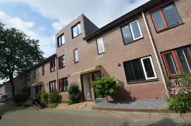 120m2 house to rent for 1995€/month in Leeuweriklaan, Delft