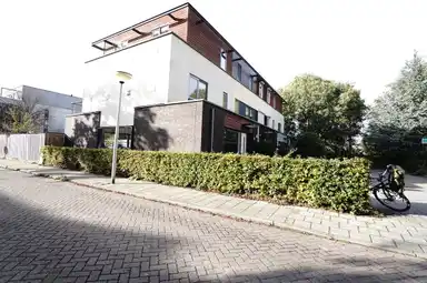 133m2 house to rent for 2500€/month in Coudenhovelaan 1, Delft