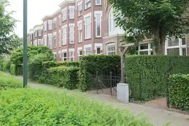 160m2 Appartement à louer pour 2950€/mois à Baronielaan, Breda