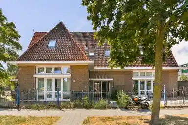 92m2 Appartement à louer pour 1550€/mois à Banjaertstraat 2C, Velsen-Noord
