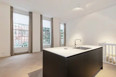 112m2 Appartement à louer pour 2950€/mois à Herengracht 19, The Hague