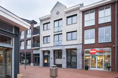 100m2 Appartement te huur voor 1200€/maand in Marktplein, Epe
