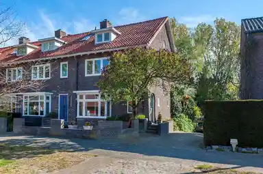 160m2 maison à louer pour 2975€/mois à Jasmijnstraat, 's-Hertogenbosch
