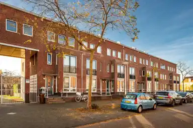 138m2 maison à louer pour 1892€/mois à Bladvlinder, Utrecht