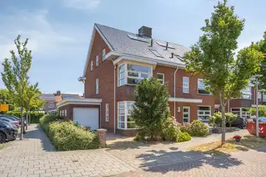 175m2 huis te huur voor 2975€/maand in Torenvalk 1, Valkenburg