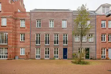 145m2 Casa in affitto per 2350€/mese a Adriaan Vlackstraat 2, The Hague