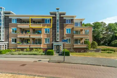 106m2 Appartement à louer pour 4000€/mois à Floris Arntzeniusplein, The Hague