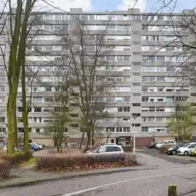 103m2 apartment to rent for 1045€/month in Aart van der Leeuwlaan 10, Delft