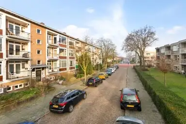 72m2 Appartement à louer pour 1020€/mois à Willem Barentszweg 10, Hilversum