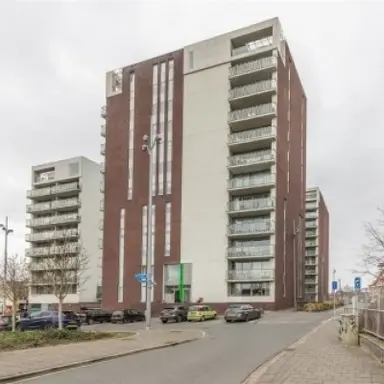 98m2 Appartement à louer pour 1335€/mois à Prins Bernhardstraat 10, Hilversum