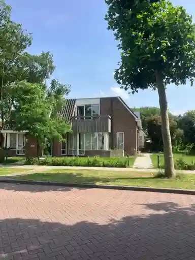 93m2 Appartement à louer pour 1400€/mois à Kerkplein 4, Vriezenveen