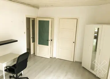 85m2 room to rent for 1418€/month in Lijnbaan, The Hague