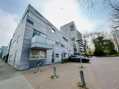 143m2 maison à louer pour 2950€/mois à Zwembadweg, Eindhoven