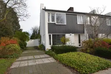 130m2 maison à louer pour 1895€/mois à Anjoulaan, Maastricht