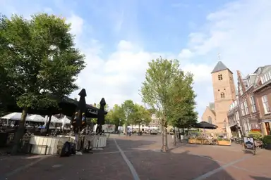 80m2 Appartement à louer pour 2200€/mois à Herenstraat, Naaldwijk