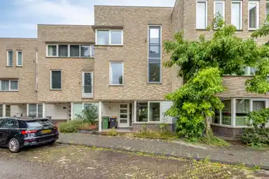 146m2 house to rent for 2950€/month in Stekelbaarssingel 24, The Hague